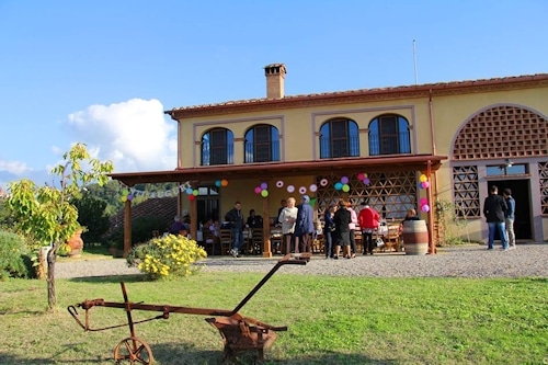 Familienfeier auf dem Weingut Terricciola.