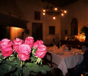 Abendessen in der Villa Sesto Fiorentino: Essen im Kaminzimmer.