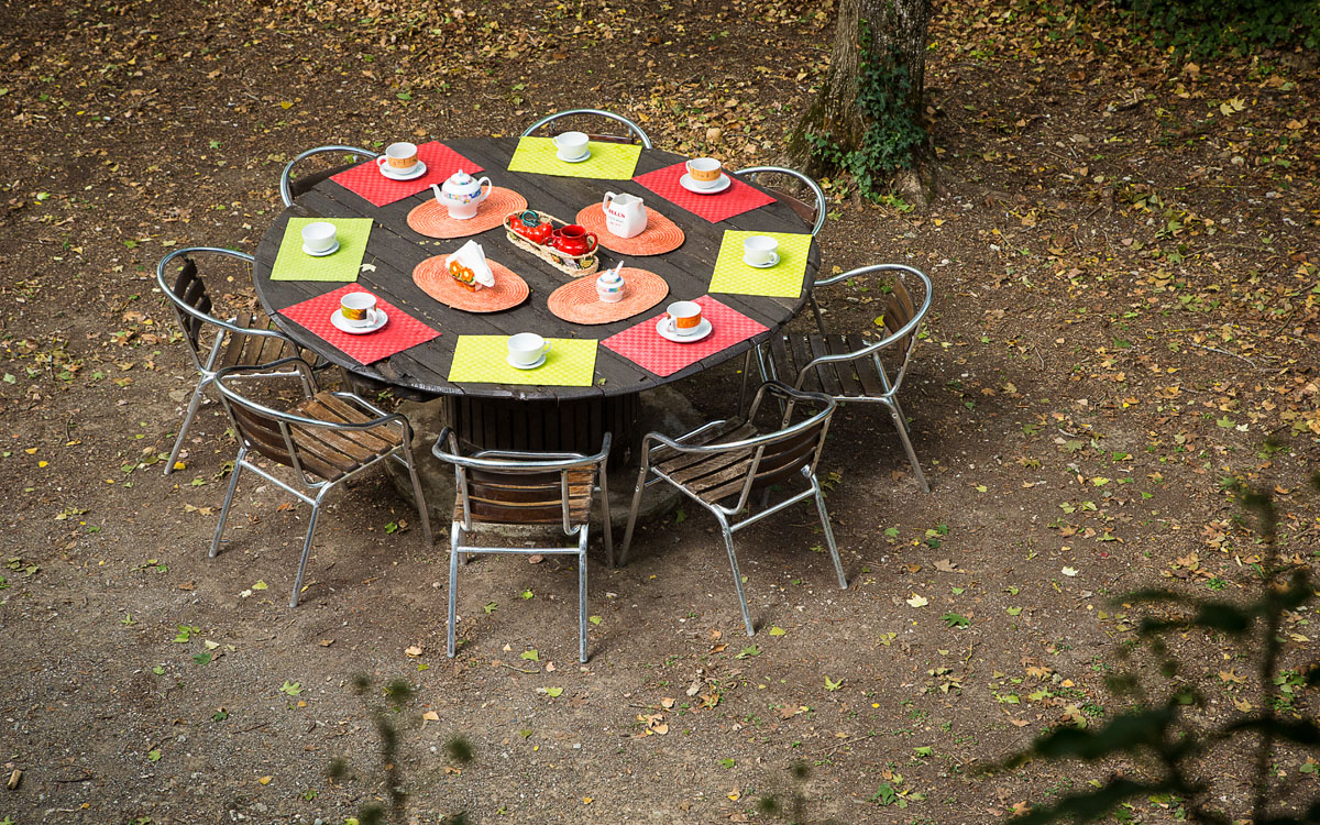 Landvilla Guardistallo Gartentisch 01