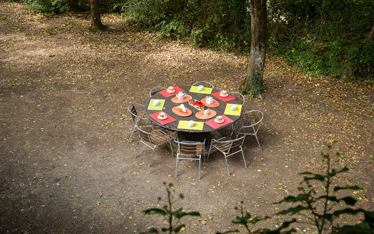 Landvilla Guardistallo Gartentisch 02