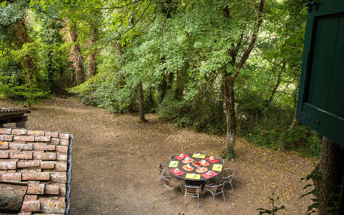 Landvilla Guardistallo Gartentisch 03