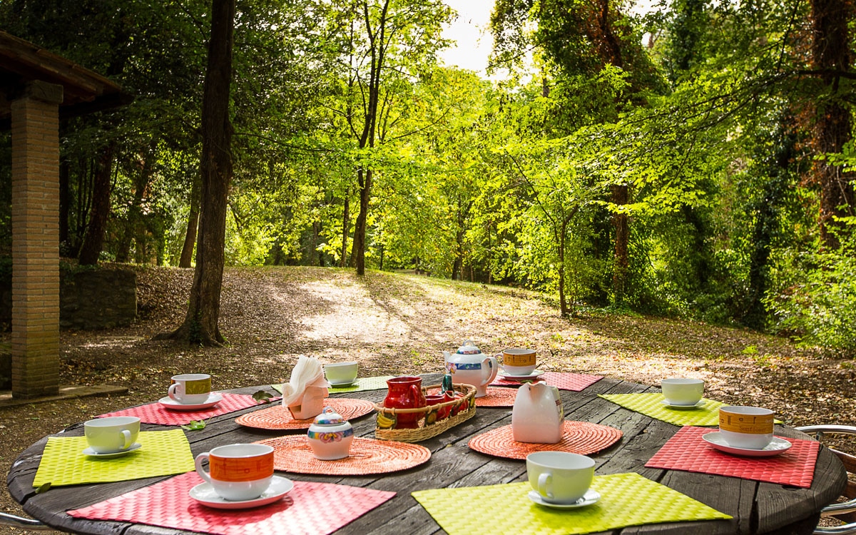 Landvilla Guardistallo Gartentisch 04