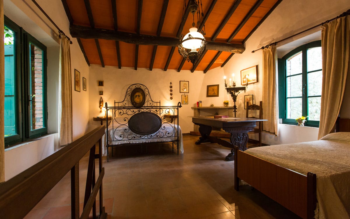 Landvilla Guardistallo Schlafzimmer 02