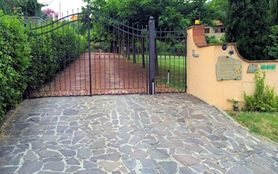 Einfahrt zum Vertretungsbüro - Via dei Poggiarelli 9 56030 Terricciola