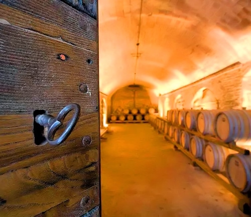 Antiker Vin Santo Weinkeller im Weingut Terricciola 6