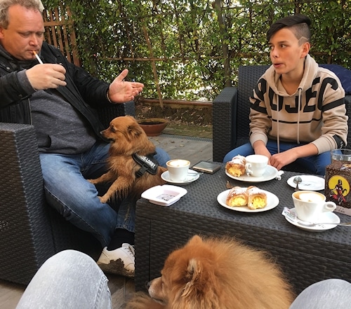 "A little refreshment after the dog walk in "La Locanda delle Streghe" with Alessandro." © J. Thumser & M. Wahlert