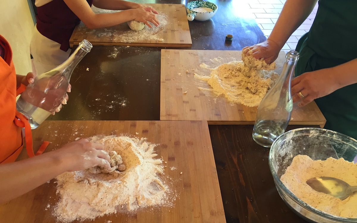 Bio-Kochkurs 21 ~ Nudelteig für Tagliatelle vorbereiten Bio-Kochkurs 21 ~ Nudelteig für Tagliatelle vorbereiten