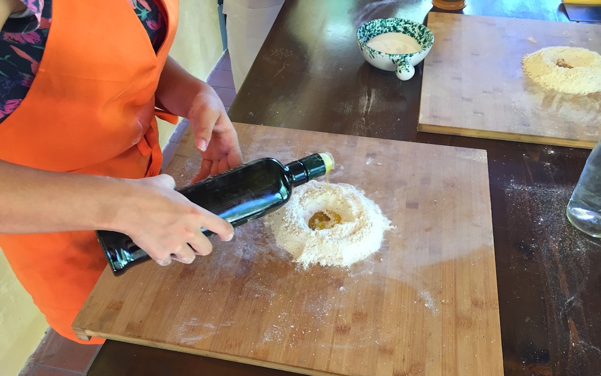 Bio-Kochkurs 22 ~ Nudelteig für Tagliatelle vorbereiten Bio-Kochkurs 22 ~ Nudelteig für Tagliatelle vorbereiten