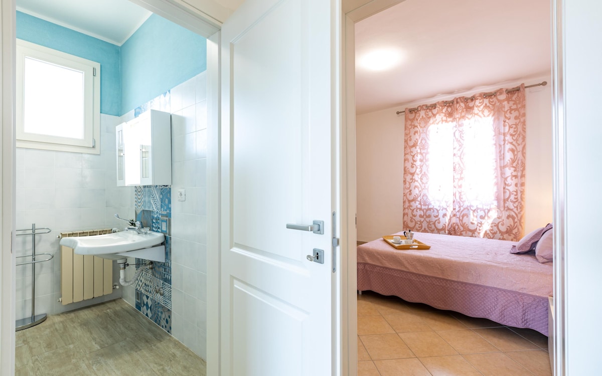 Ferienwohnung Selvatelle Schlafzimmer 1 mit Badezimmer (2) Ferienwohnung Selvatelle Schlafzimmer 1 mit Badezimmer (2)