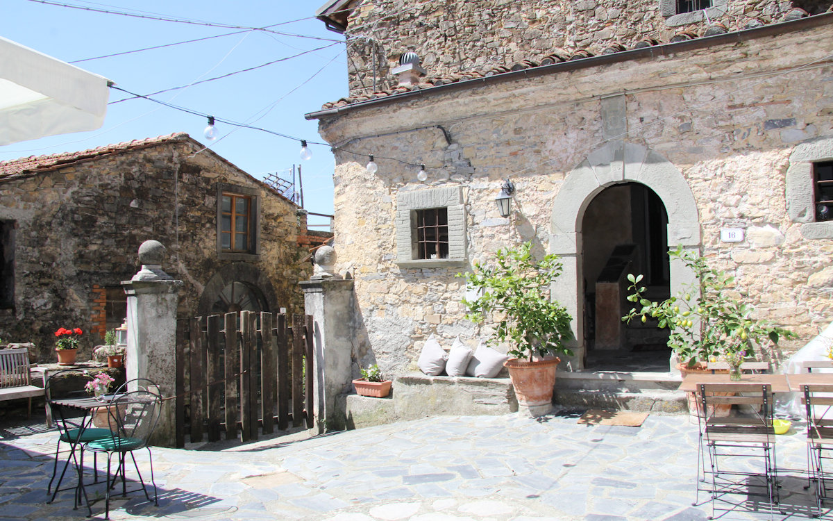 Borgo Quarrazzana Innenhof (3) Borgo Quarrazzana Innenhof (3)