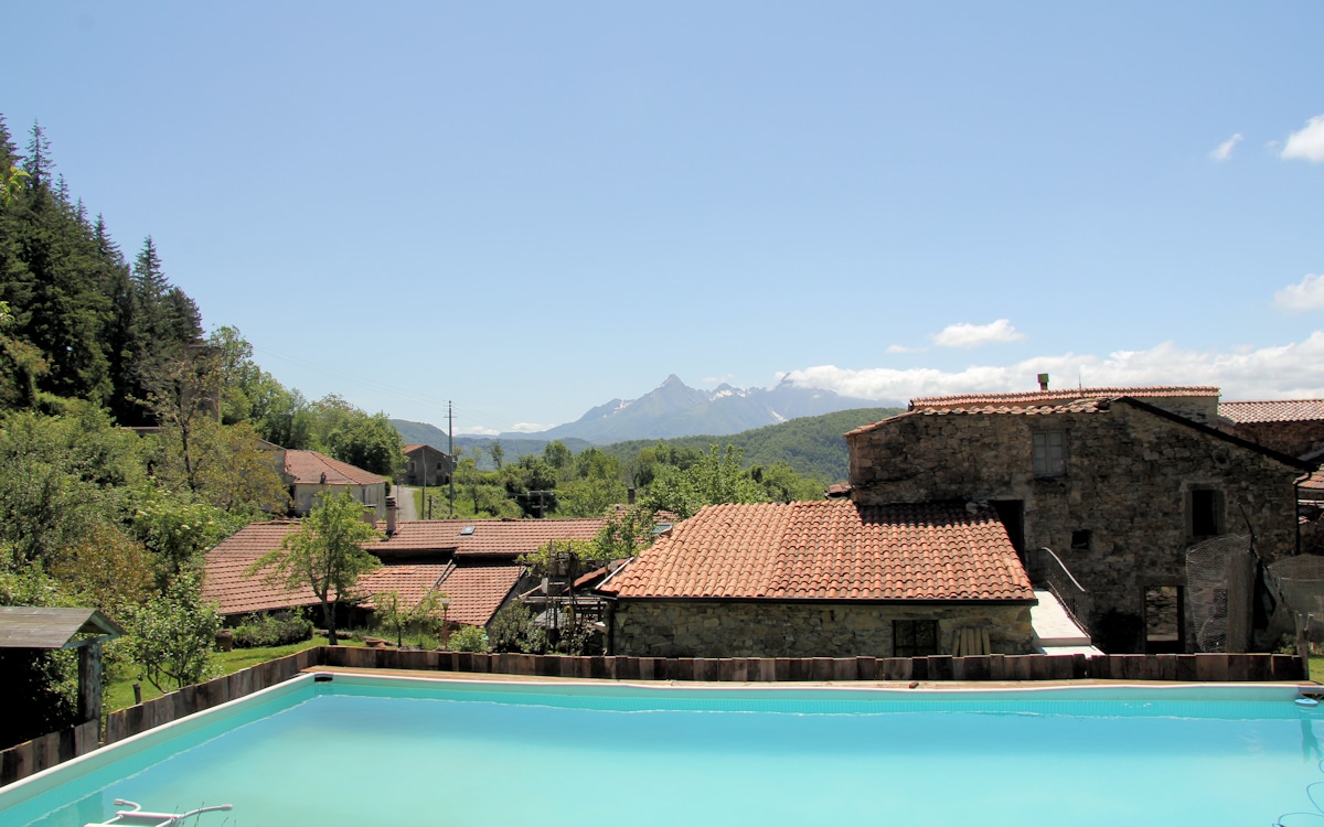 Borgo Quarrazzana Pool (1) Borgo Quarrazzana Pool (1)
