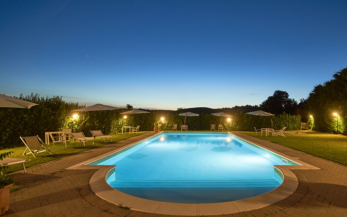 Pool im Landhaus Volterra 2 (Nachts) Pool im Landhaus Volterra 2 (Nachts)