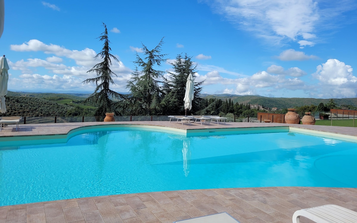 Burg Chianti Pool (1) Burg Chianti Pool (1)