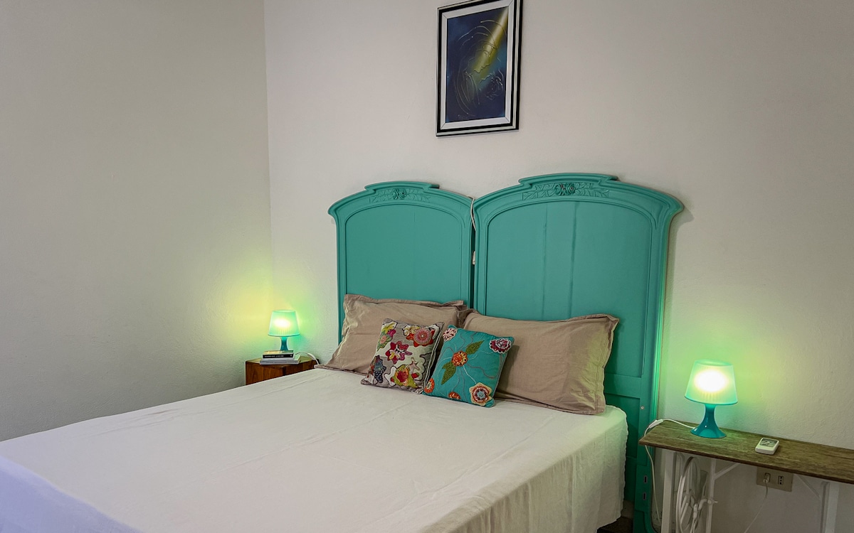 FeWo Fetovaia, Schlafzimmer mit Doppelbett (2) FeWo Fetovaia, Schlafzimmer mit Doppelbett (2)