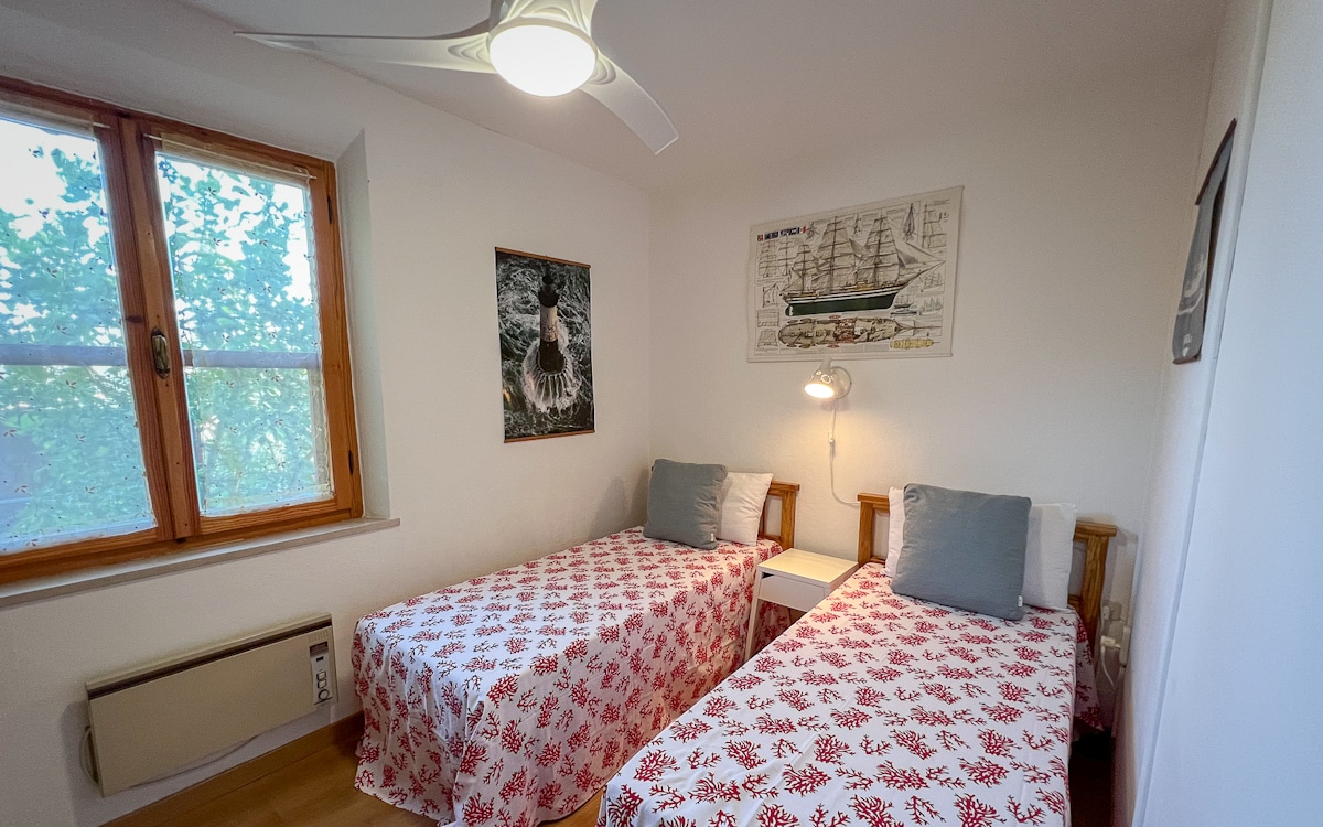 FeWo Fetovaia, Schlafzimmer mit Einzelbetten (1) FeWo Fetovaia, Schlafzimmer mit Einzelbetten (1)