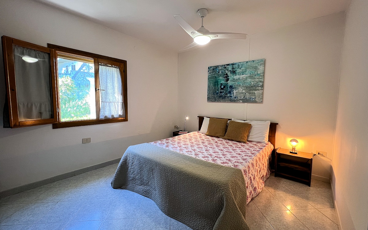 FeWo Lacona, Schlafzimmer mit Doppelbett (2) FeWo Lacona, Schlafzimmer mit Doppelbett (2)