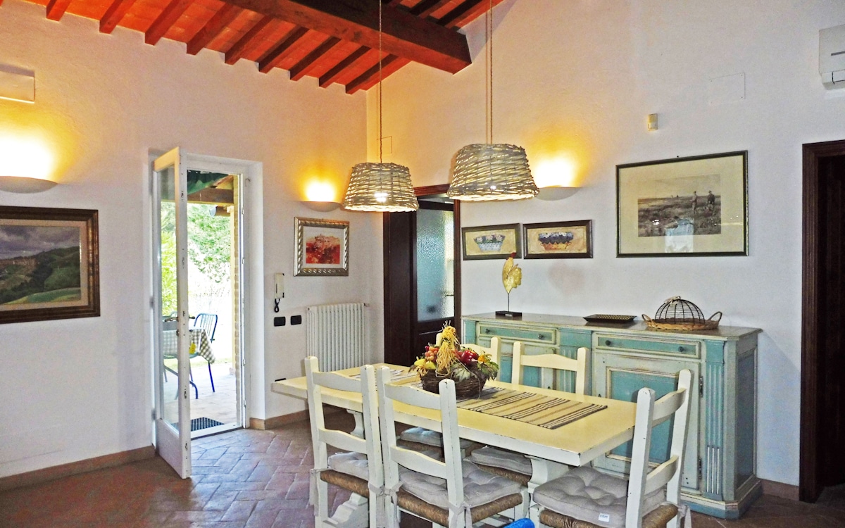 Haus Chianni 4, Wohnzimmer mit Essecke (2) Haus Chianni 4, Wohnzimmer mit Essecke (2)