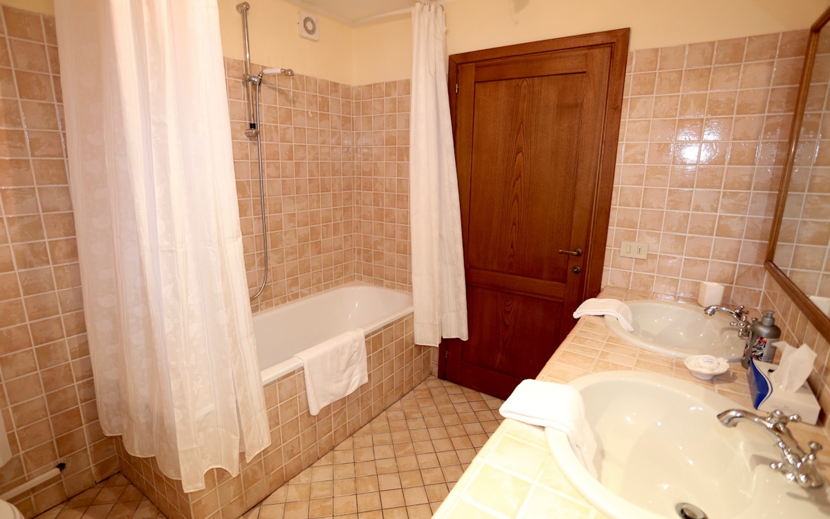 Landhaus Gaiole 3, Badezimmer (1) Landhaus Gaiole 3, Badezimmer (1)