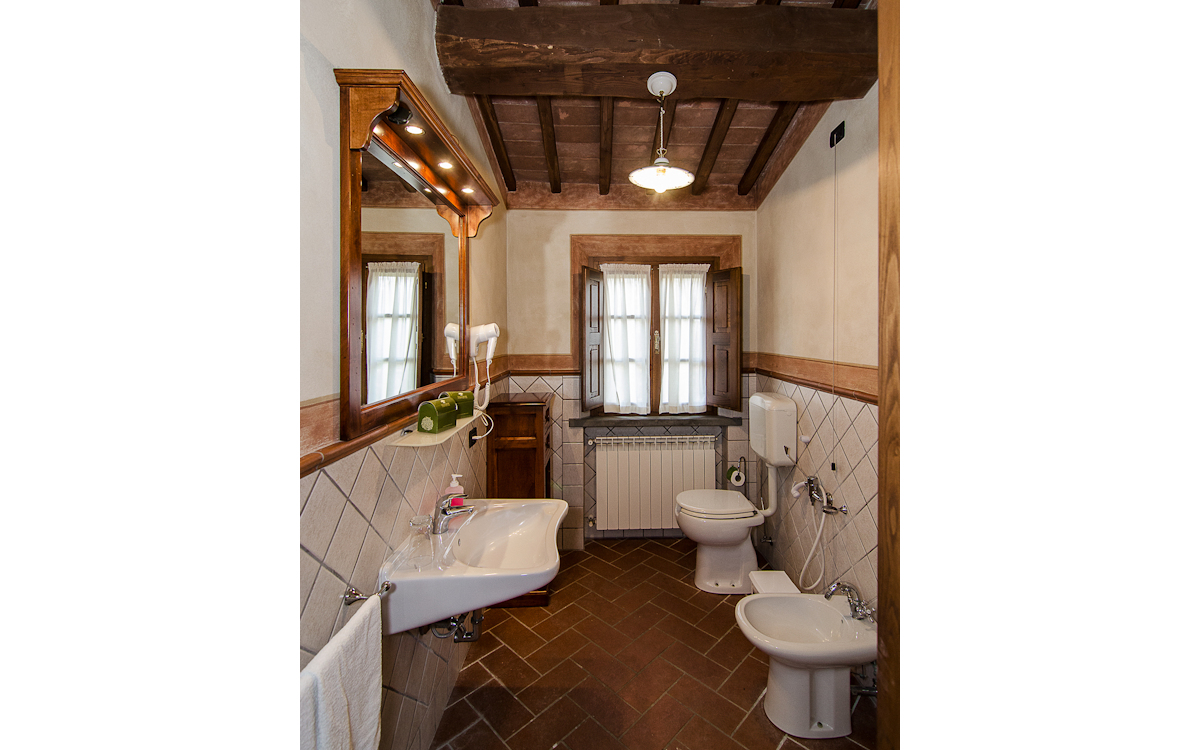 Agriturismo Crespina 2, FeWo OL2E, Bad