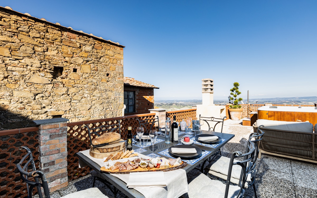 Ferienwohnung Rivalto 4 Tisch (1)