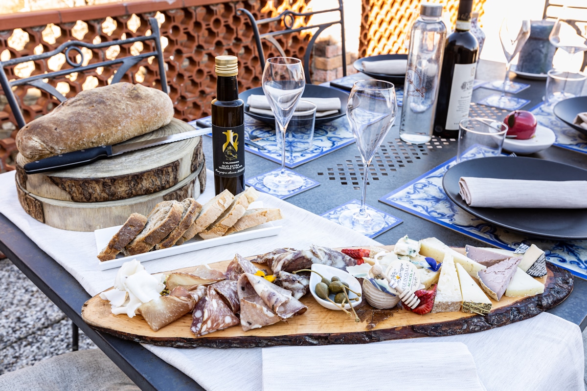 Ferienwohnung Rivalto 4 Tisch (2)