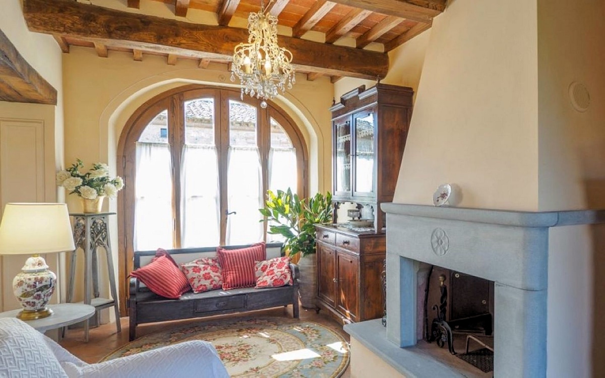 Villa Arezzo FeWo GE3E Kamin (3) Villa Arezzo FeWo GE3E Kamin (3)