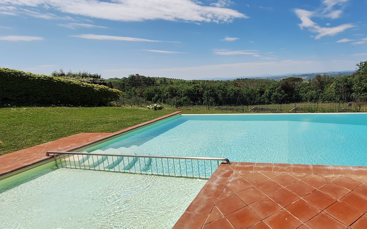 Anwesen Brolio, Swimmingpool mit Kinderbecken Anwesen Brolio, Swimmingpool mit Kinderbecken