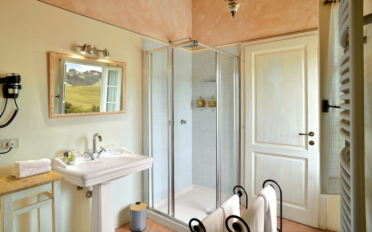 Bed and Breakfast Guardistallo 4, Zimmer FI31, Bad (4) Bed and Breakfast Guardistallo 4, Zimmer FI31, Bad (4)