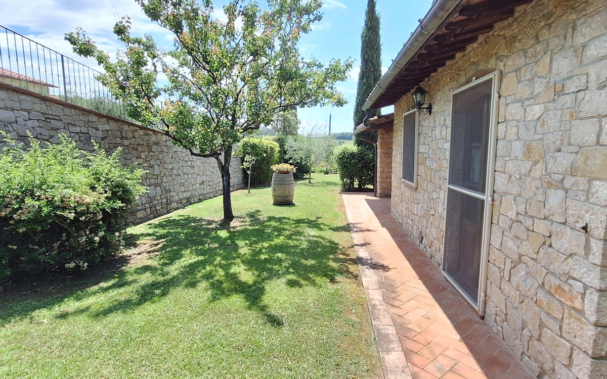 Landhaus Brolio 2R, Garten (seitlich)