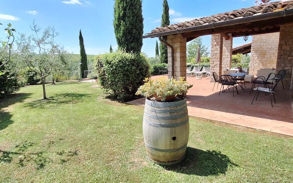 Landhaus Brolio 2R, Garten und Terrasse
