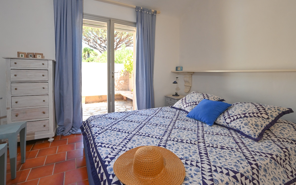 Ferienhaus Saint Tropez 2. Schlafzimmer (1) Ferienhaus Saint Tropez 2. Schlafzimmer (1)