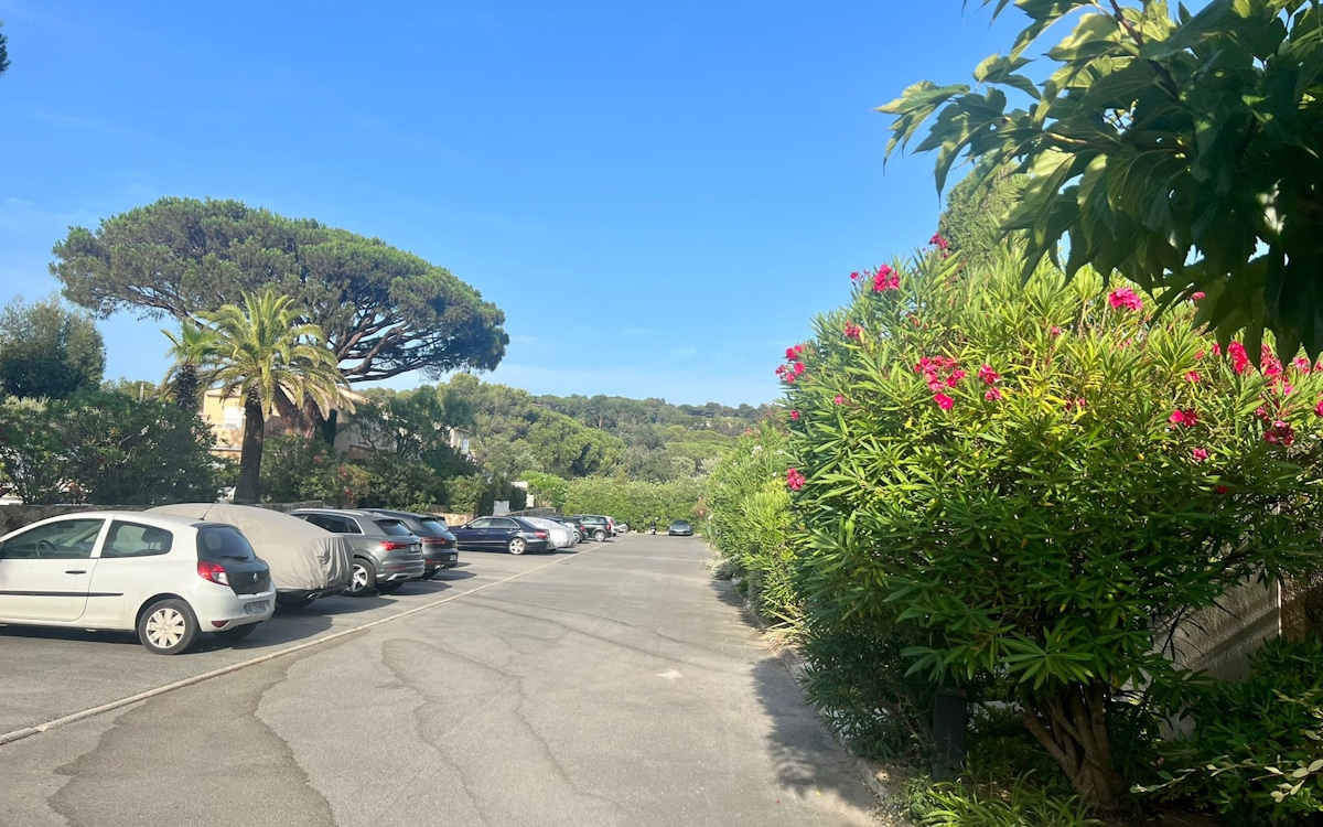 Ferienhaus Saint Tropez, Parkplatz (1) Ferienhaus Saint Tropez, Parkplatz (1)