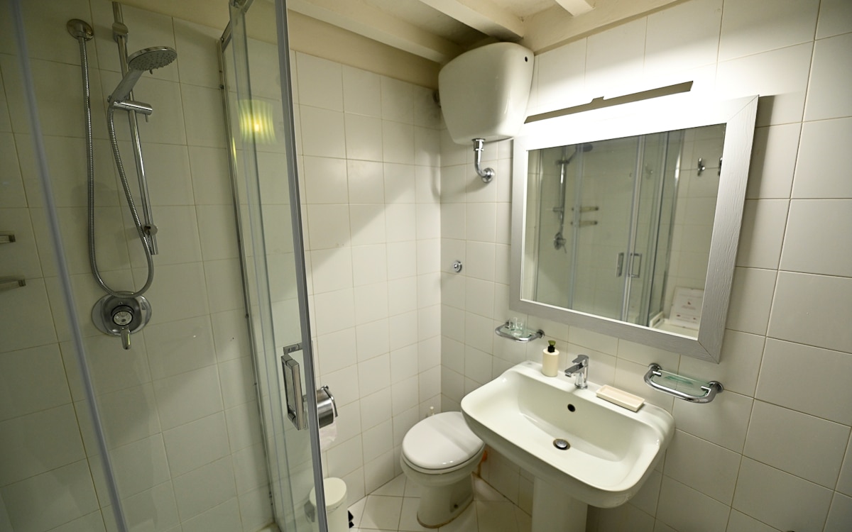 Ferienhaus Camugliano, 1. Badezimmer (2) Ferienhaus Camugliano, 1. Badezimmer (2)