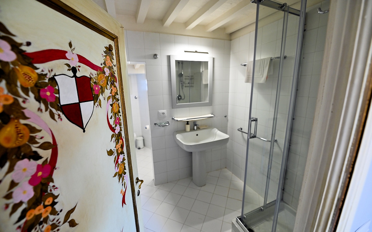Ferienhaus Camugliano, 2. Badezimmer (1) Ferienhaus Camugliano, 2. Badezimmer (1)