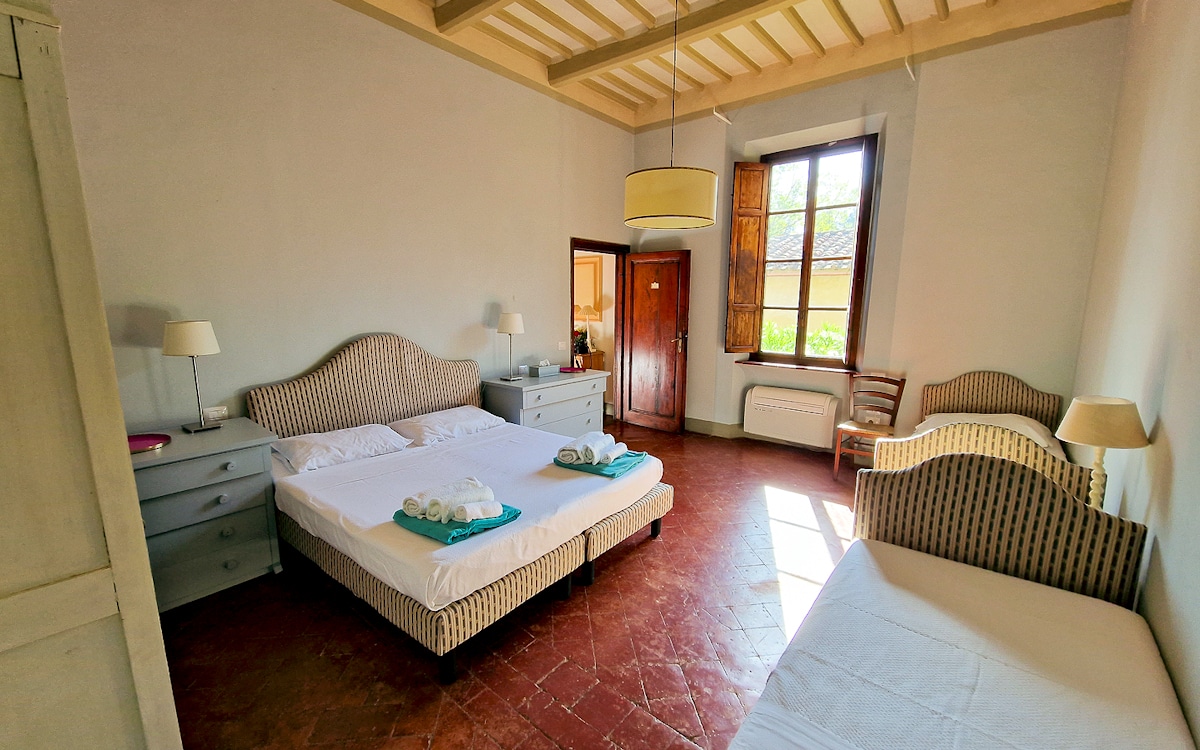 Ferienhaus Camugliano, 2. Schlafzimmer (2) Ferienhaus Camugliano, 2. Schlafzimmer (2)