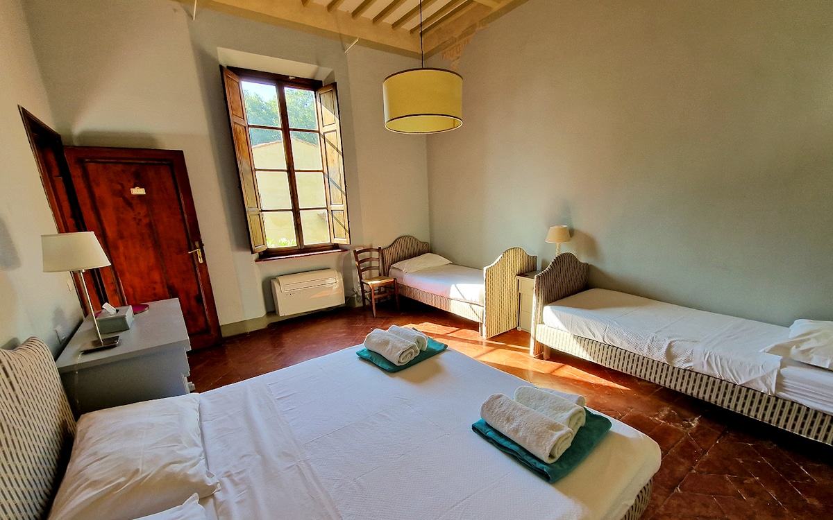 Ferienhaus Camugliano, 2. Schlafzimmer (4) Ferienhaus Camugliano, 2. Schlafzimmer (4)