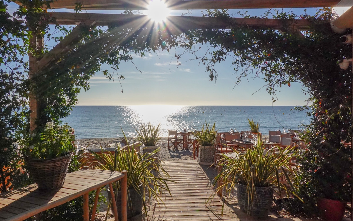 Restaurant am Strand in November (Ramatuelle) Restaurant am Strand in November (Ramatuelle)