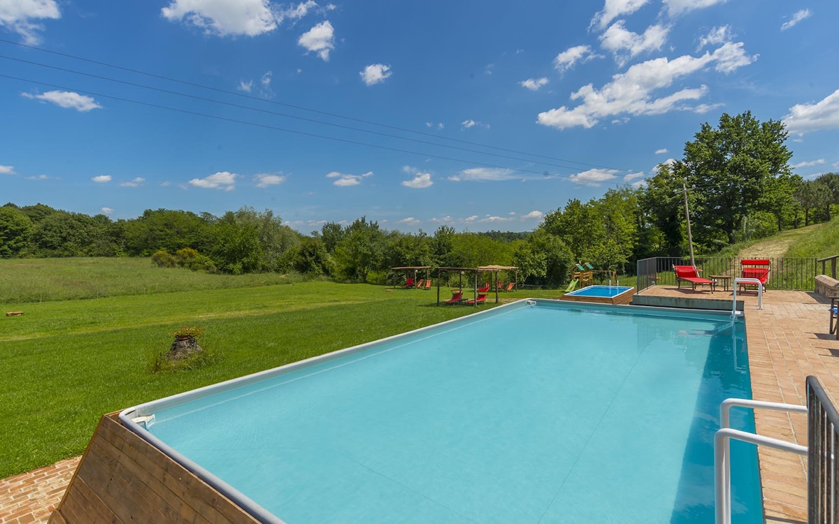 Antike Ziegelei Laterina, Garten mit Swimmingpool (4) Antike Ziegelei Laterina, Garten mit Swimmingpool (4)