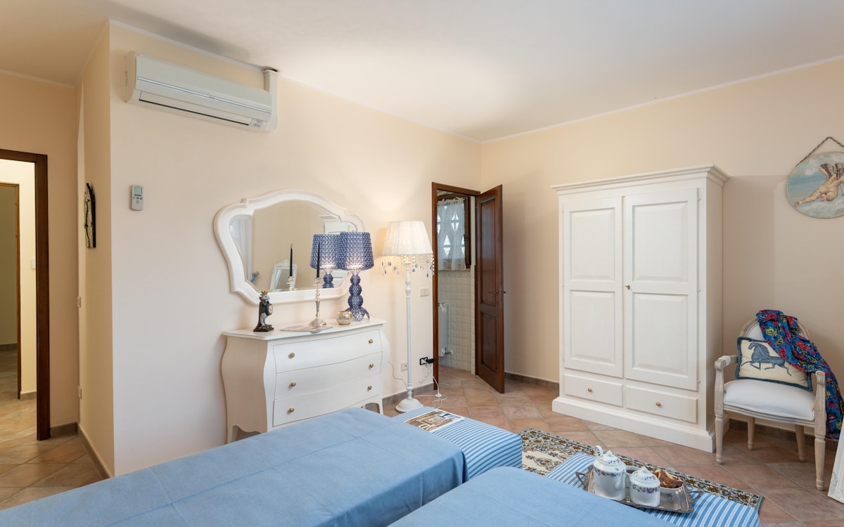 Villa Montaione, 1. Schlafzimmer (4) Villa Montaione, 1. Schlafzimmer (4)