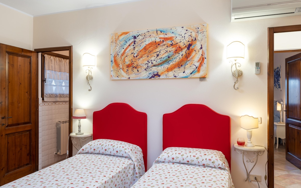 Villa Montaione, 2. Schlafzimmer (4) Villa Montaione, 2. Schlafzimmer (4)