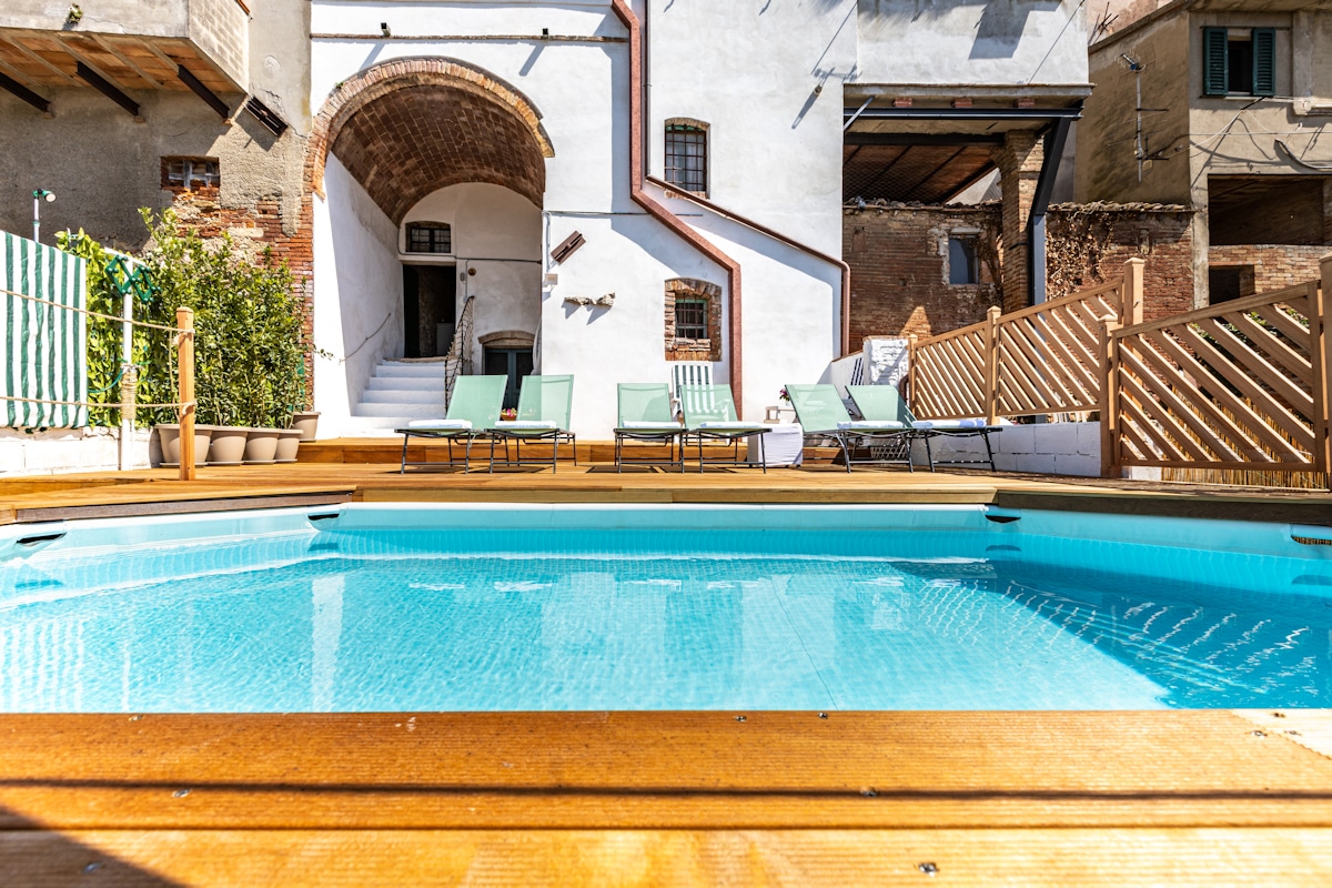 Ferienhaus Morrona, Swimmingpool und Terrasse (19) Ferienhaus Morrona, Swimmingpool und Terrasse (19)