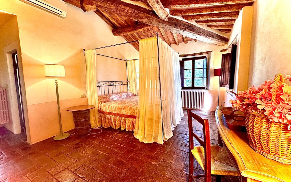 Zimmer Rossa, Locanda di Camugliano Zimmer Rossa, Locanda di Camugliano