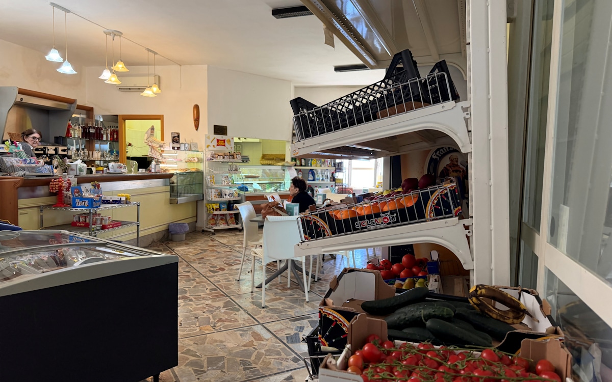 Dorf Giuncarico, Bar Arci und Lebensmittel