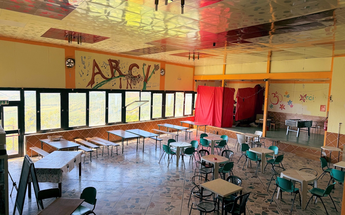 Dorf Giuncarico, Bar Arci