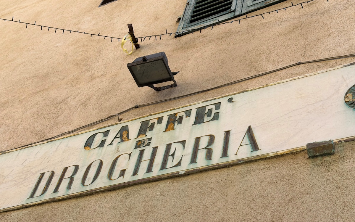 Dorf Giuncarico, Dorf-Bar Detail