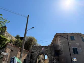 Dorf Giuncarico, Stadttor Dorf Giuncarico, Stadttor