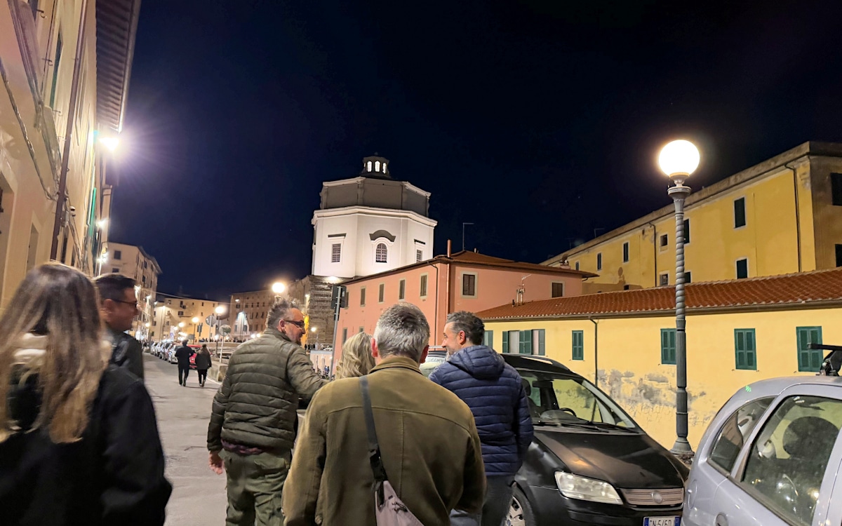 Livorno, Auf dem Weg zur Ponceria am Abend (Ponce, Kultgetränk in Livorno)